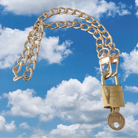 227 Authentic Louis Vuitton Lock and Key with Unbranded Chain Series 200’s - Picture 2 of 9